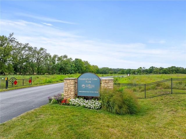 8675 Eagle Creek Drive, De Soto, KS 66018