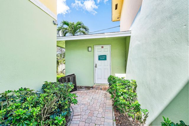 242 NE 12th Street 2, Delray Beach, FL 33444