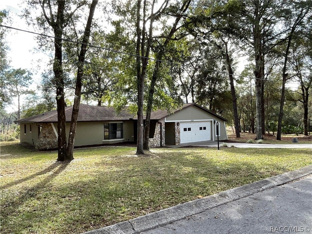 1323 W Bucknell Avenue, Inverness, FL 34450