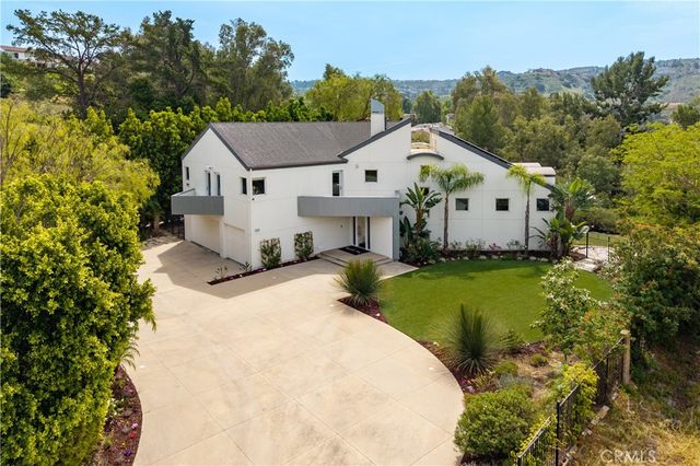 385 S Via Montanera, Anaheim Hills, CA 92807