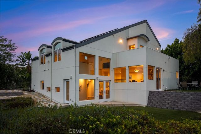 385 S Via Montanera, Anaheim Hills, CA 92807