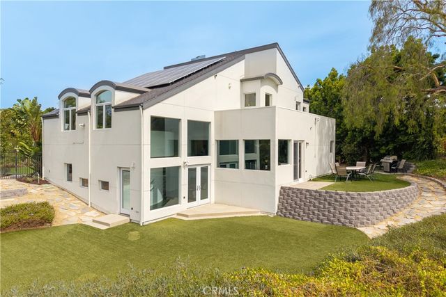 385 S Via Montanera, Anaheim Hills, CA 92807