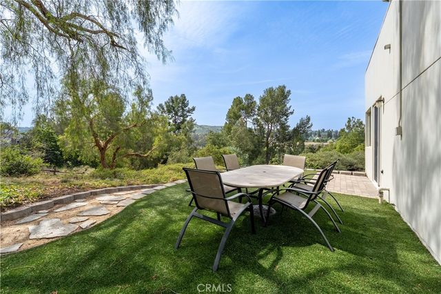385 S Via Montanera, Anaheim Hills, CA 92807