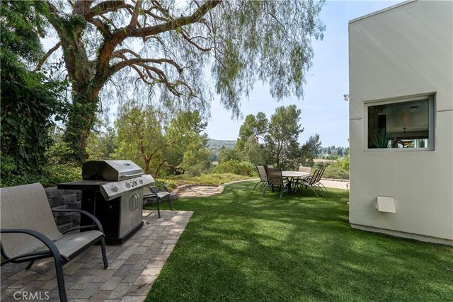 385 S Via Montanera, Anaheim Hills, CA 92807