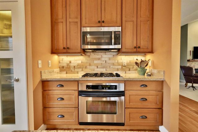 21 Settler Hill Circle, Madison, WI 53717