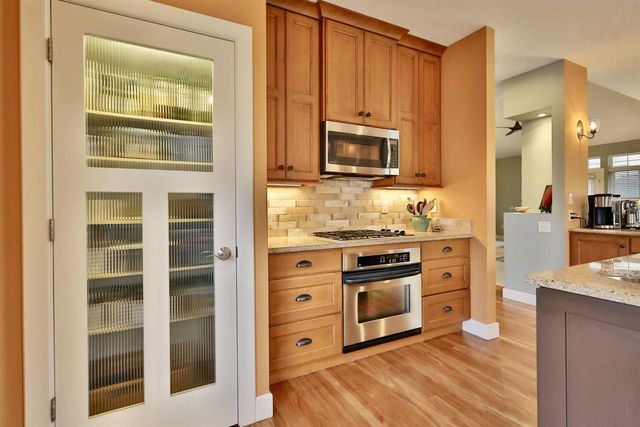 21 Settler Hill Circle, Madison, WI 53717