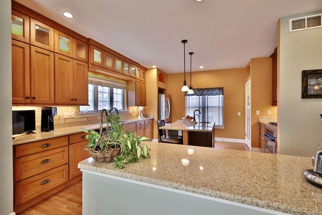 21 Settler Hill Circle, Madison, WI 53717