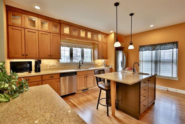 21 Settler Hill Circle, Madison, WI 53717