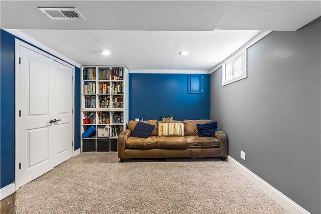 5904 NE 45th Street, Kansas City, MO 64117