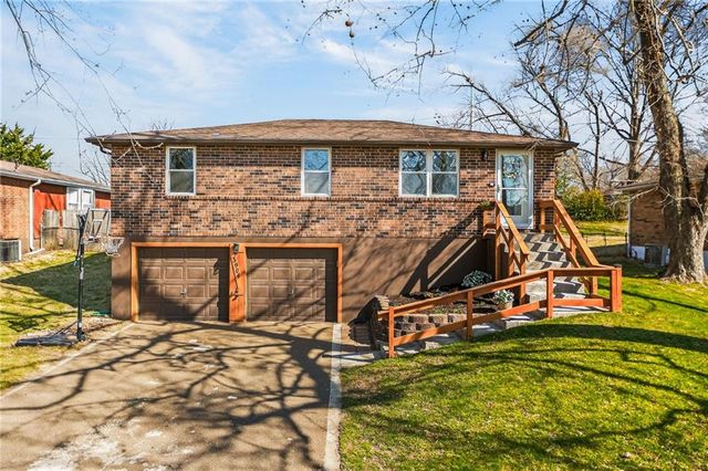 5904 NE 45th Street, Kansas City, MO 64117