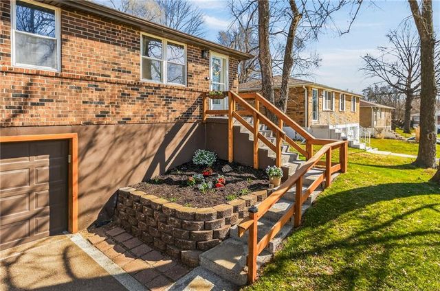 5904 NE 45th Street, Kansas City, MO 64117