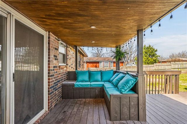 5904 NE 45th Street, Kansas City, MO 64117