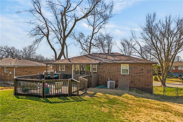 5904 NE 45th Street, Kansas City, MO 64117