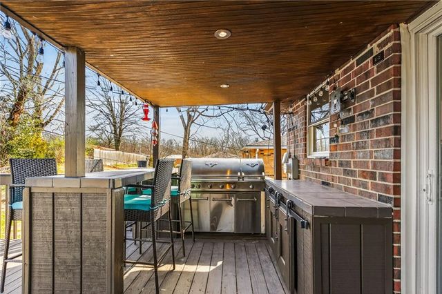 5904 NE 45th Street, Kansas City, MO 64117