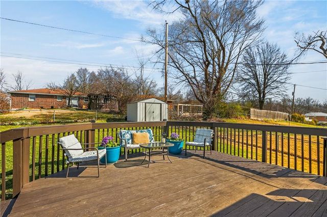 5904 NE 45th Street, Kansas City, MO 64117