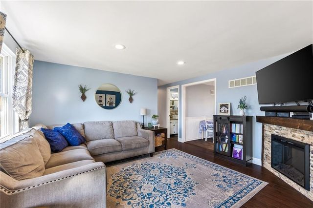 5904 NE 45th Street, Kansas City, MO 64117