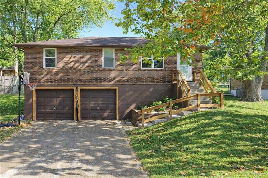 5904 NE 45th Street, Kansas City, MO 64117