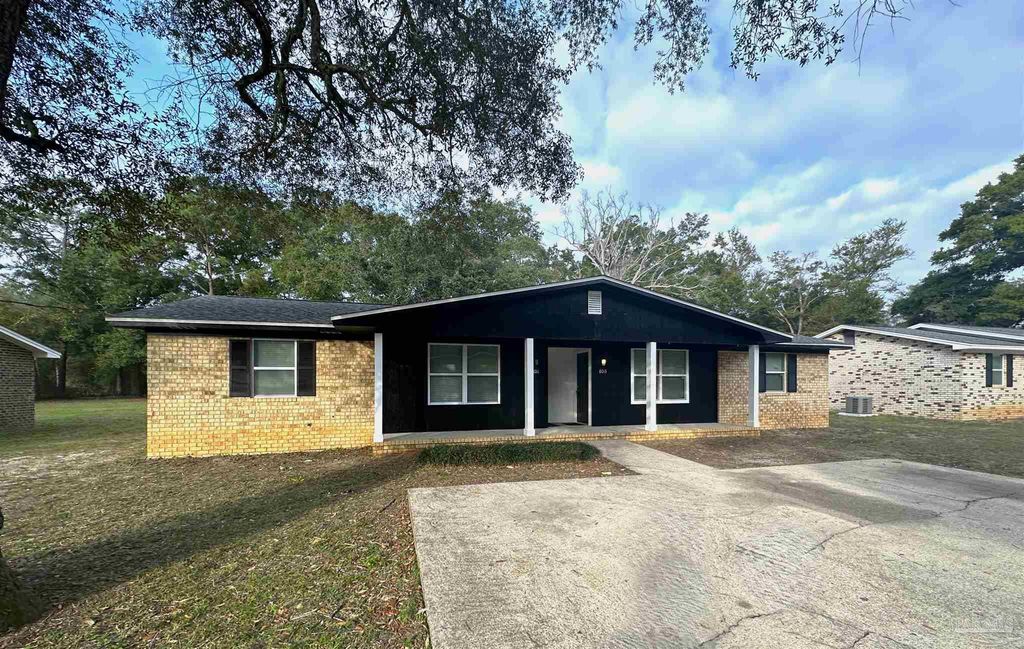 8011 Kipling St, Pensacola, FL 32514