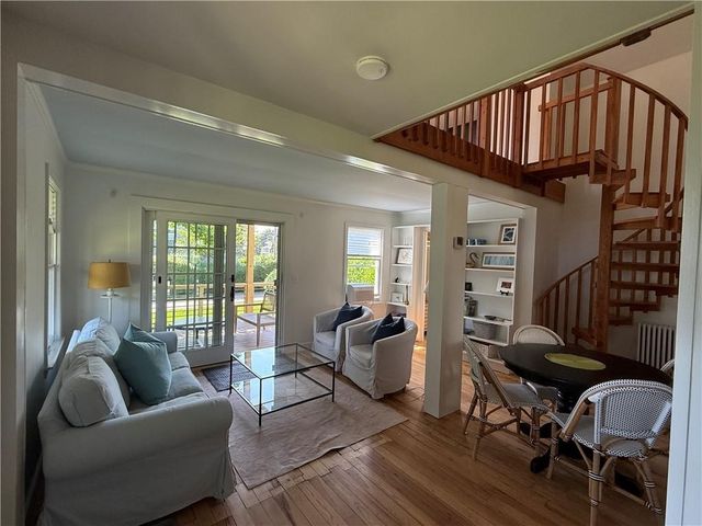 157 Briarwood Avenue, Middletown, RI 02842