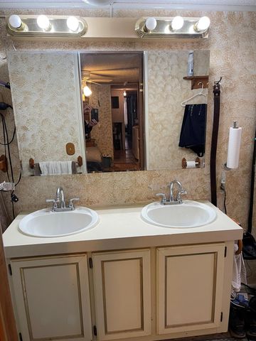 1725 Cook Road, Taneyville, MO 65759