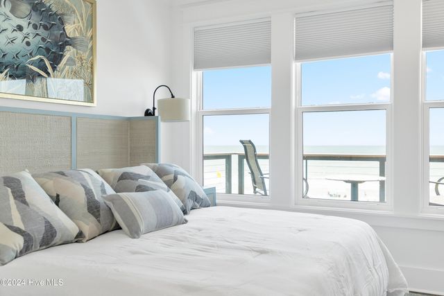 8703 Ocean View Drive East, Emerald Isle, NC 28594