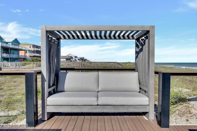 8703 Ocean View Drive East, Emerald Isle, NC 28594
