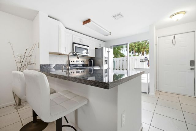 2683 NE 15th Street, Pompano Beach, FL 33062
