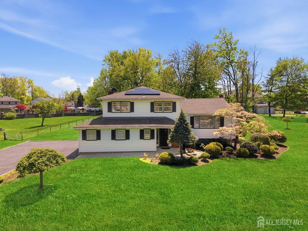 34 Ventnor Drive, Edison, NJ 08820