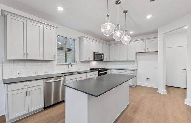 425 Bristlecone BND, Liberty Hill, TX 78642