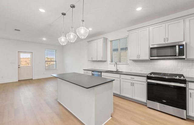 425 Bristlecone BND, Liberty Hill, TX 78642