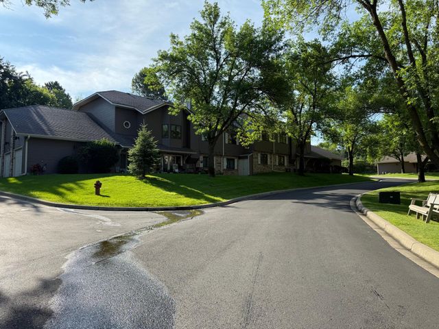 12637 Sherwood Place, Minnetonka, MN 55305