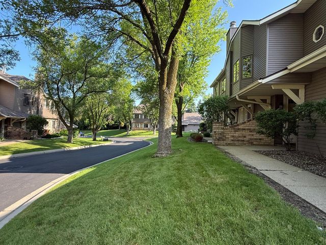 12637 Sherwood Place, Minnetonka, MN 55305