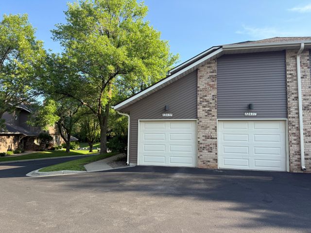 12637 Sherwood Place, Minnetonka, MN 55305