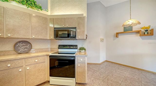 5594 WILDE OAK WAY, Sarasota, FL 34232