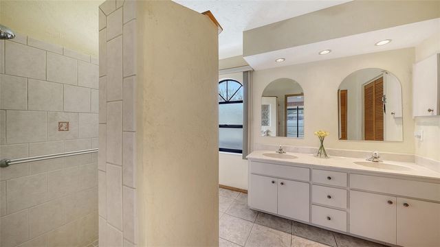 5594 WILDE OAK WAY, Sarasota, FL 34232