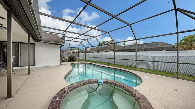 5594 WILDE OAK WAY, Sarasota, FL 34232
