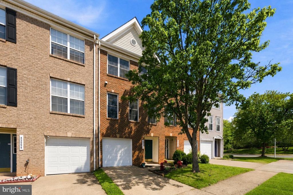 45556 LAKE HAVEN TER, Sterling, VA 20165