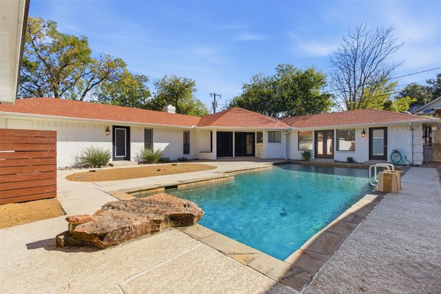 2201 Mistletoe Boulevard, Fort Worth, TX 76110