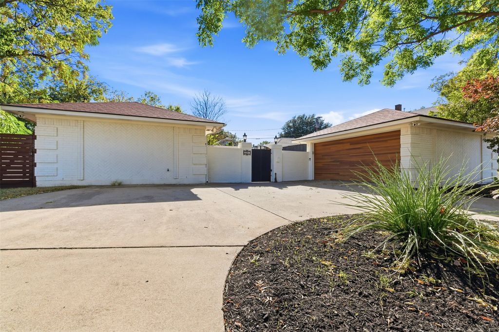 2201 Mistletoe Boulevard, Fort Worth, TX 76110