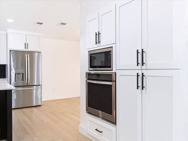 2216 Stonebrook Drive, Carrollton, TX 75007