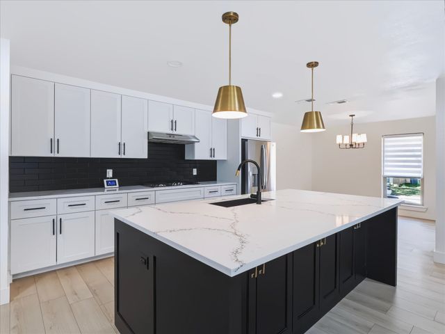 2216 Stonebrook Drive, Carrollton, TX 75007