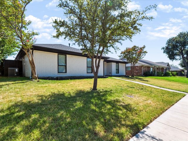 2216 Stonebrook Drive, Carrollton, TX 75007