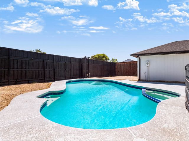 2216 Stonebrook Drive, Carrollton, TX 75007