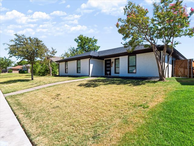 2216 Stonebrook Drive, Carrollton, TX 75007