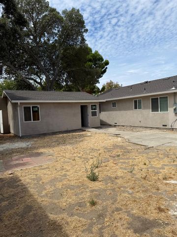 2346 Hackberry St, Stockton, CA 95205
