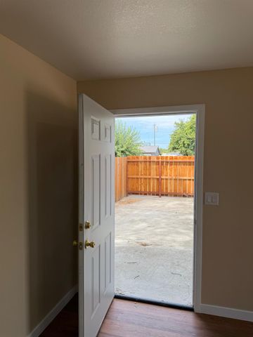 2346 Hackberry St, Stockton, CA 95205
