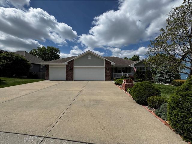714 Ridge Crest Drive, Raymore, MO 64083