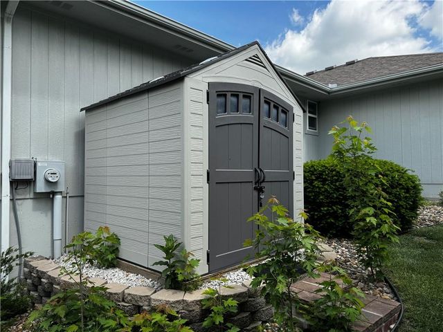 714 Ridge Crest Drive, Raymore, MO 64083
