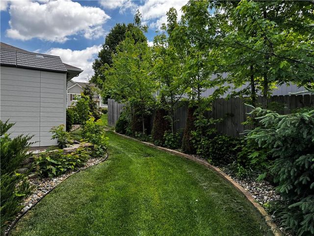 714 Ridge Crest Drive, Raymore, MO 64083