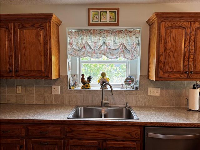 714 Ridge Crest Drive, Raymore, MO 64083
